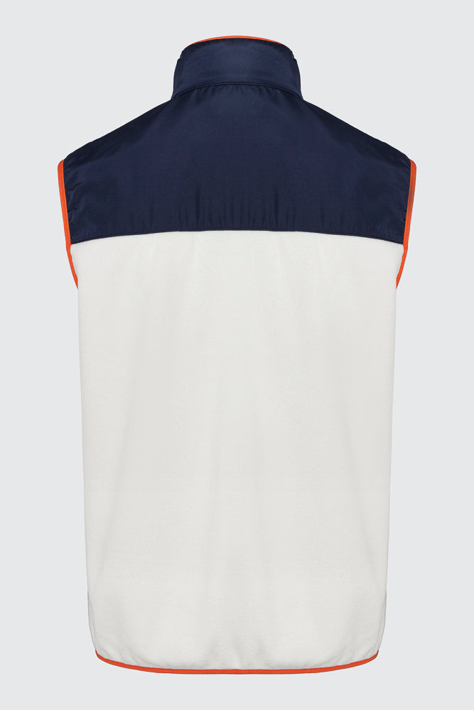 Detalj av Hamptons Fleece Vest, oransje søm og lommer på hvit fleece med navy felt, Zeno