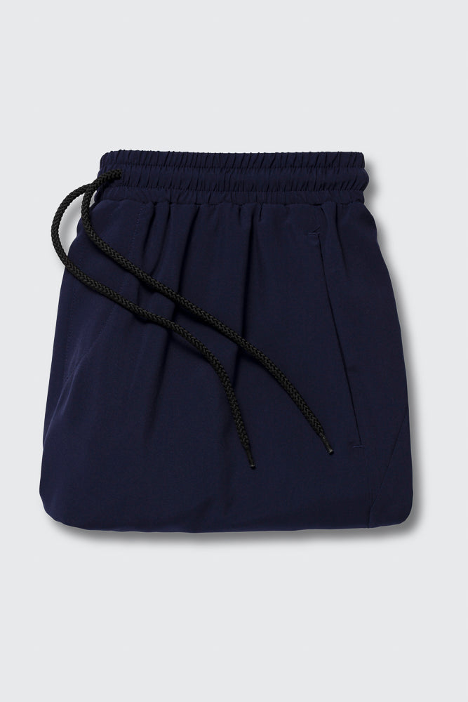 Santorini marineblå badebukse bakfra, klassisk shortslengde, Zeno